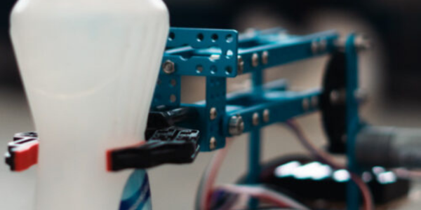 BrightClub inspireert brugklassen met robotica-onderwijs